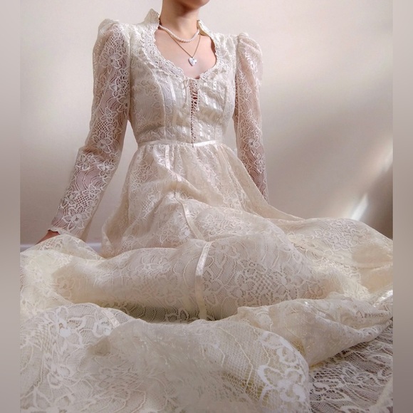 AriessenceByAriel 1970s Vintage Gunne Sax Ivory Lacy Renaissance Formal Dress - Picture 3 of 6